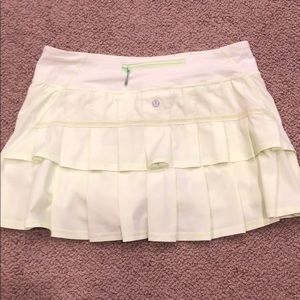 Lime Green Lulu Lemon Skirt (Size 6)